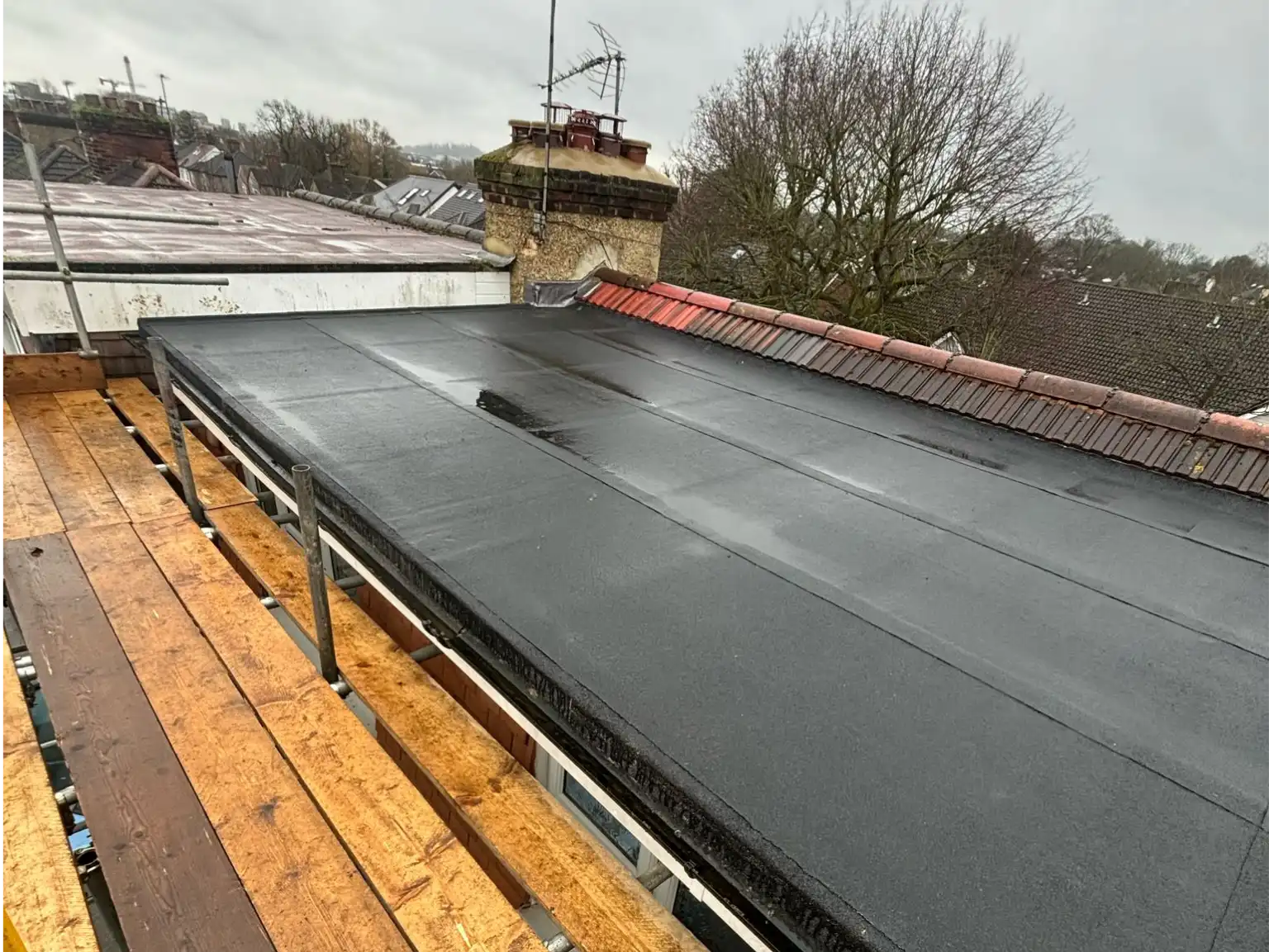Flat roof installation on a home extension